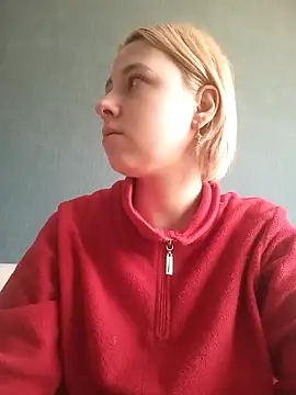 Snapshot of Gussie_Bridie chatting on 01.29.25 Gussie Bridie online show from 01.29.25