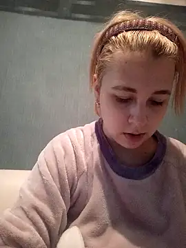 Snapshot of Gussie_Bridie chatting on 02.04.25 Gussie Bridie online show from 02.04.25