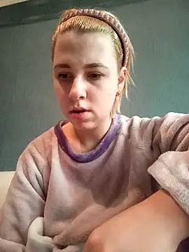 Snapshot of Gussie_Bridie chatting on 02.05.25 Gussie Bridie online show from 02.05.25