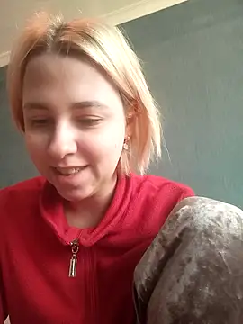 Snapshot of Gussie_Bridie chatting on 02.12.25 Gussie Bridie online show from 02.12.25