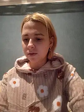 Snapshot of Gussie_Bridie chatting on 02.13.25 Gussie Bridie online show from 02.13.25