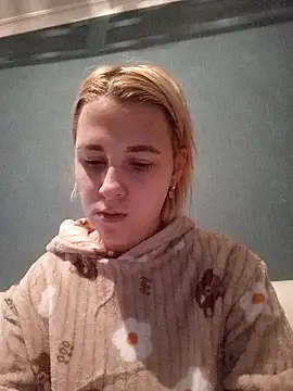 Snapshot of Gussie_Bridie chatting on 02.14.25 Gussie Bridie online show from 02.14.25