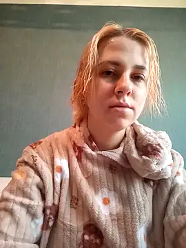 Snapshot of Gussie_Bridie chatting on 02.16.25 Gussie Bridie online show from 02.16.25