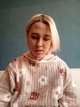 Snapshot of Gussie_Bridie chatting on 02.16.25 Gussie Bridie online show from 02.16.25