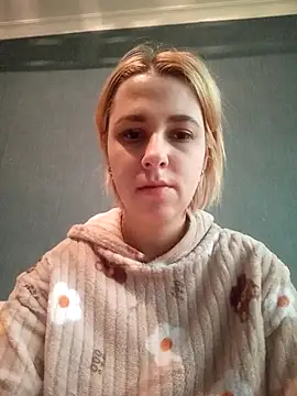 Snapshot of Gussie_Bridie chatting on 02.18.25 Gussie Bridie online show from 02.18.25