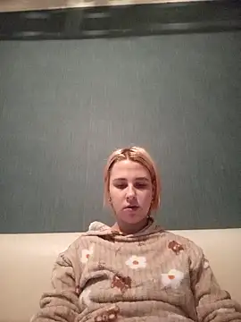 Snapshot of Gussie_Bridie chatting on 02.18.25 Gussie Bridie online show from 02.18.25