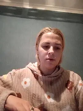 Snapshot of Gussie_Bridie chatting on 02.19.25 Gussie Bridie online show from 02.19.25