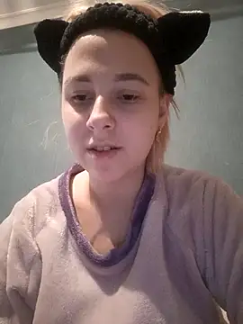 Snapshot of Gussie_Bridie chatting on 02.21.25 Gussie Bridie online show from 02.21.25
