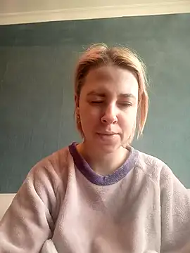 Snapshot of Gussie_Bridie chatting on 02.22.25 Gussie Bridie online show from 02.22.25