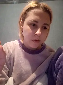 Snapshot of Gussie_Bridie chatting on 02.27.25 Gussie Bridie online show from 02.27.25