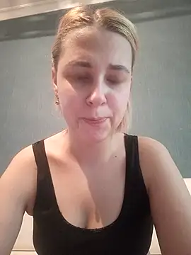 Snapshot of Gussie_Bridie chatting on 02.28.25 Gussie Bridie online show from 02.28.25
