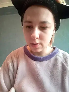 Snapshot of Gussie_Bridie chatting on 03.02.25 Gussie Bridie online show from 03.02.25