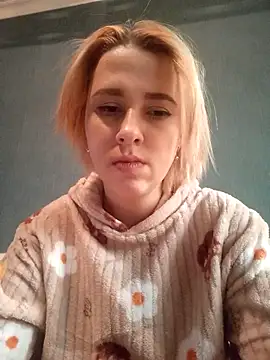 Snapshot of Gussie_Bridie chatting on 03.03.25 Gussie Bridie online show from 03.03.25
