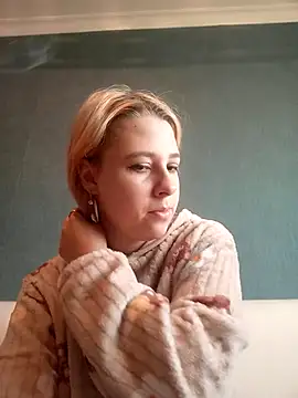 Snapshot of Gussie_Bridie chatting on 03.05.25 Gussie Bridie online show from 03.05.25