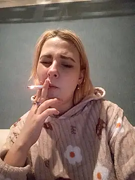 Snapshot of Gussie_Bridie chatting on 03.05.25 Gussie Bridie online show from 03.05.25