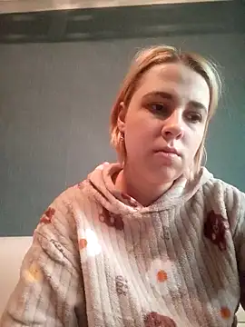 Snapshot of Gussie_Bridie chatting on 03.06.25 Gussie Bridie online show from 03.06.25