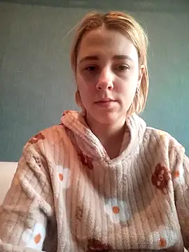 Snapshot of Gussie_Bridie chatting on 03.08.25 Gussie Bridie online show from 03.08.25
