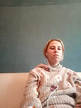 Snapshot of Gussie_Bridie chatting on 03.08.25 Gussie Bridie online show from 03.08.25