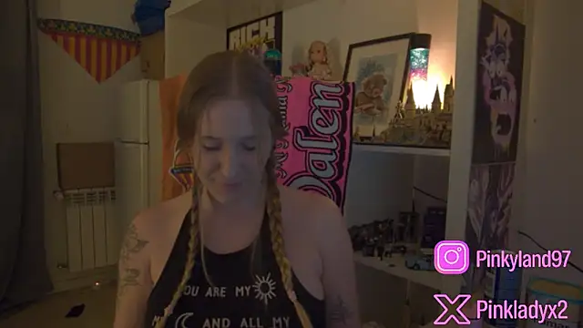 Snapshot of Pinkyladyxxx chatting on 04.23.26 Pinkyladyxxx online show from 04.23.26