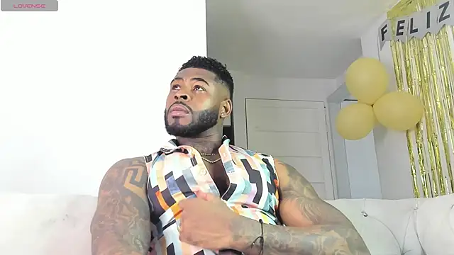 Snapshot of Makonneen chatting on 05.27.26 Makonneen online show from 05.27.26