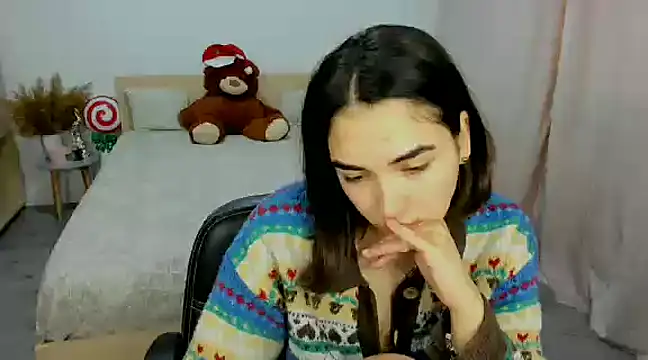 Snapshot of Alexa_Dolly12 chatting on 12.18.24 Alexa Dolly12 online show from 12.18.24