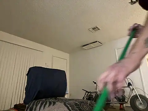 Snapshot of freakzmexx chatting on 12.13.24 freakzmexx online show from 12.13.24