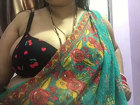 Snapshot of Desi_bhabhiii chatting on 02.12.25 Desi bhabhiii online show from 02.12.25