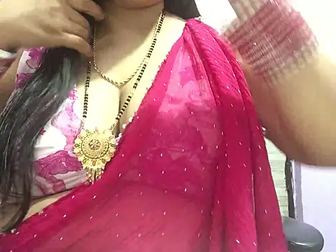 Snapshot of Desi_bhabhiii chatting on 02.19.25 Desi bhabhiii online show from 02.19.25