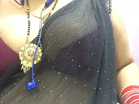 Snapshot of Desi_bhabhiii chatting on 03.04.25 Desi bhabhiii online show from 03.04.25