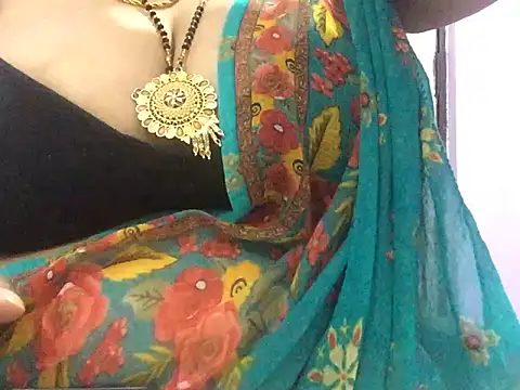 Snapshot of Desi_bhabhiii chatting on 03.05.25 Desi bhabhiii online show from 03.05.25