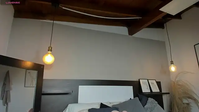 SaraaJhonsonn online show from 04.04.26