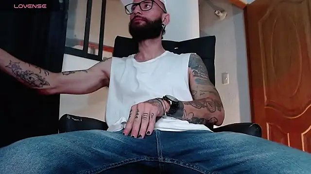 Snapshot of ren_stipee chatting on 02.15.25 ren stipee online show from 02.15.25