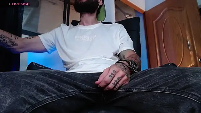 Snapshot of ren_stipee chatting on 03.03.25 ren stipee online show from 03.03.25