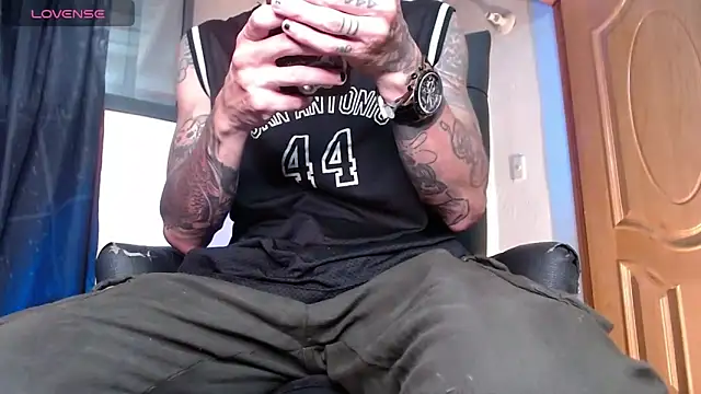 Snapshot of ren_stipee chatting on 03.05.25 ren stipee online show from 03.05.25