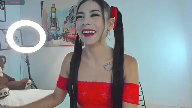 Snapshot of emma-hiill chatting on 12.04.24 emma-hiill online show from 12.04.24