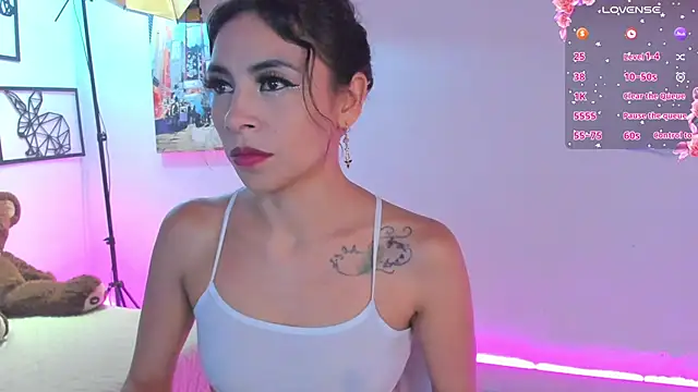 Snapshot of emma-hiill chatting on 12.11.24 emma-hiill online show from 12.11.24