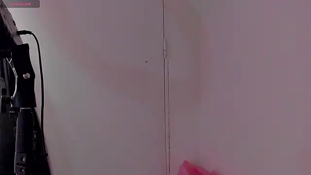 Snapshot of emma-hiill chatting on 12.21.24 emma-hiill online show from 12.21.24