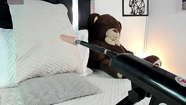 Snapshot of emma-hiill chatting on 01.24.25 emma-hiill online show from 01.24.25