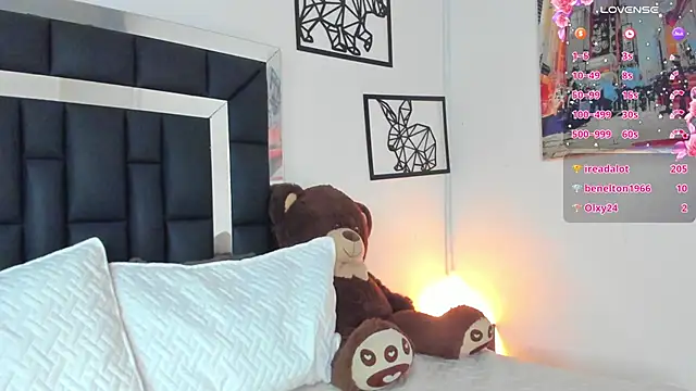 Snapshot of emma-hiill chatting on 01.25.25 emma-hiill online show from 01.25.25