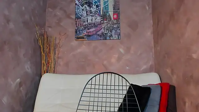 Snapshot of emma-hiill chatting on 10.17.25 emma-hiill online show from 10.17.25