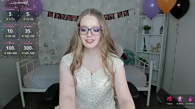Snapshot of Polly__Cutie chatting on 11.02.25 Polly Cutie online show from 11.02.25