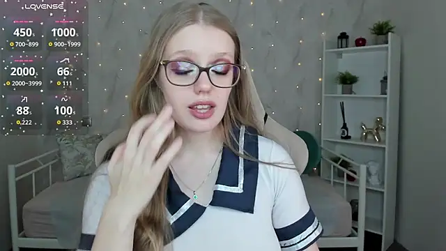 Snapshot of Polly__Cutie chatting on 11.05.25 Polly Cutie online show from 11.05.25