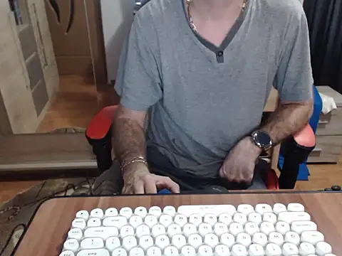 uncutguy01 online show from 11.13.25