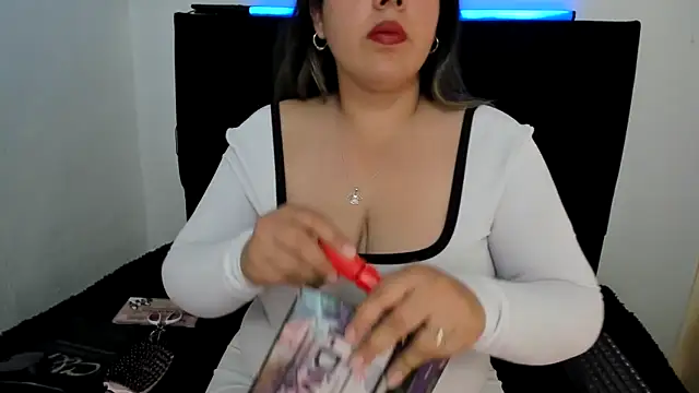 Snapshot of LinaBrowm chatting on 05.18.26 LinaBrowm online show from 05.18.26