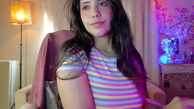 Snapshot of AllisonCatUwU chatting on 06.11.26 AllisonCatUwU online show from 06.11.26