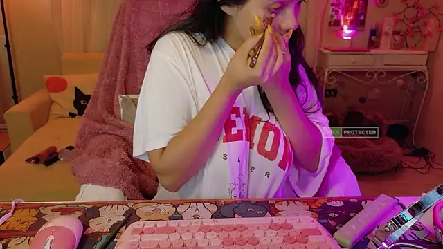 Snapshot of AllisonCatUwU chatting on 06.24.26 AllisonCatUwU online show from 06.24.26