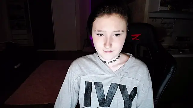 Kira Bakker online show from 02.26.25