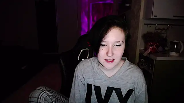 Kira Bakker online show from 03.18.25