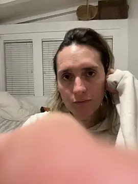 Snapshot of luluphoenix00 chatting on 12.15.24 luluphoenix00 online show from 12.15.24