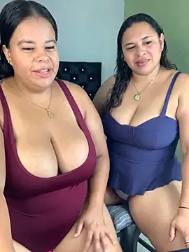 Snapshot of twocurvylatins chatting on 06.09.26 twocurvylatins online show from 06.09.26